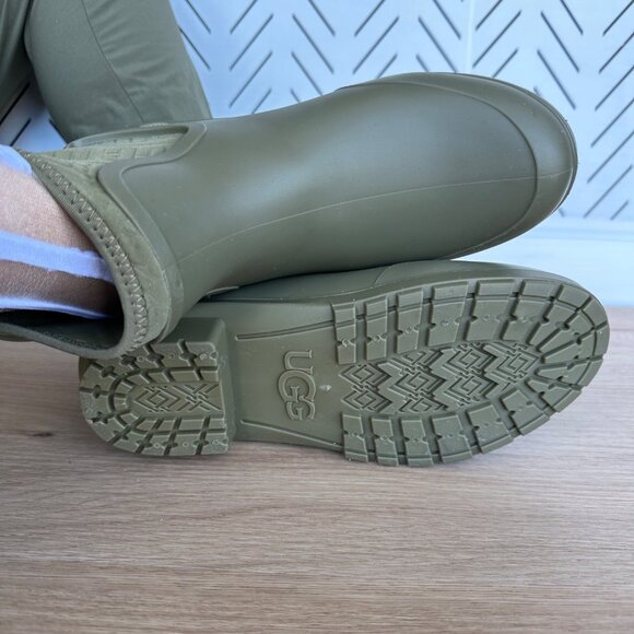 ⭐UGG Australia Women Boots Waterproof Rain Sz 7 Chevonne Geniune Sheep Fur Olive - Picture 6 of 10